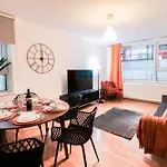 Well-Presented 3-Bedroom Flat! Great Location!