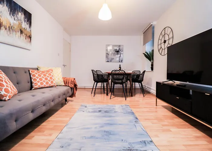 Well-Presented 3-Bedroom Flat! Great Location!