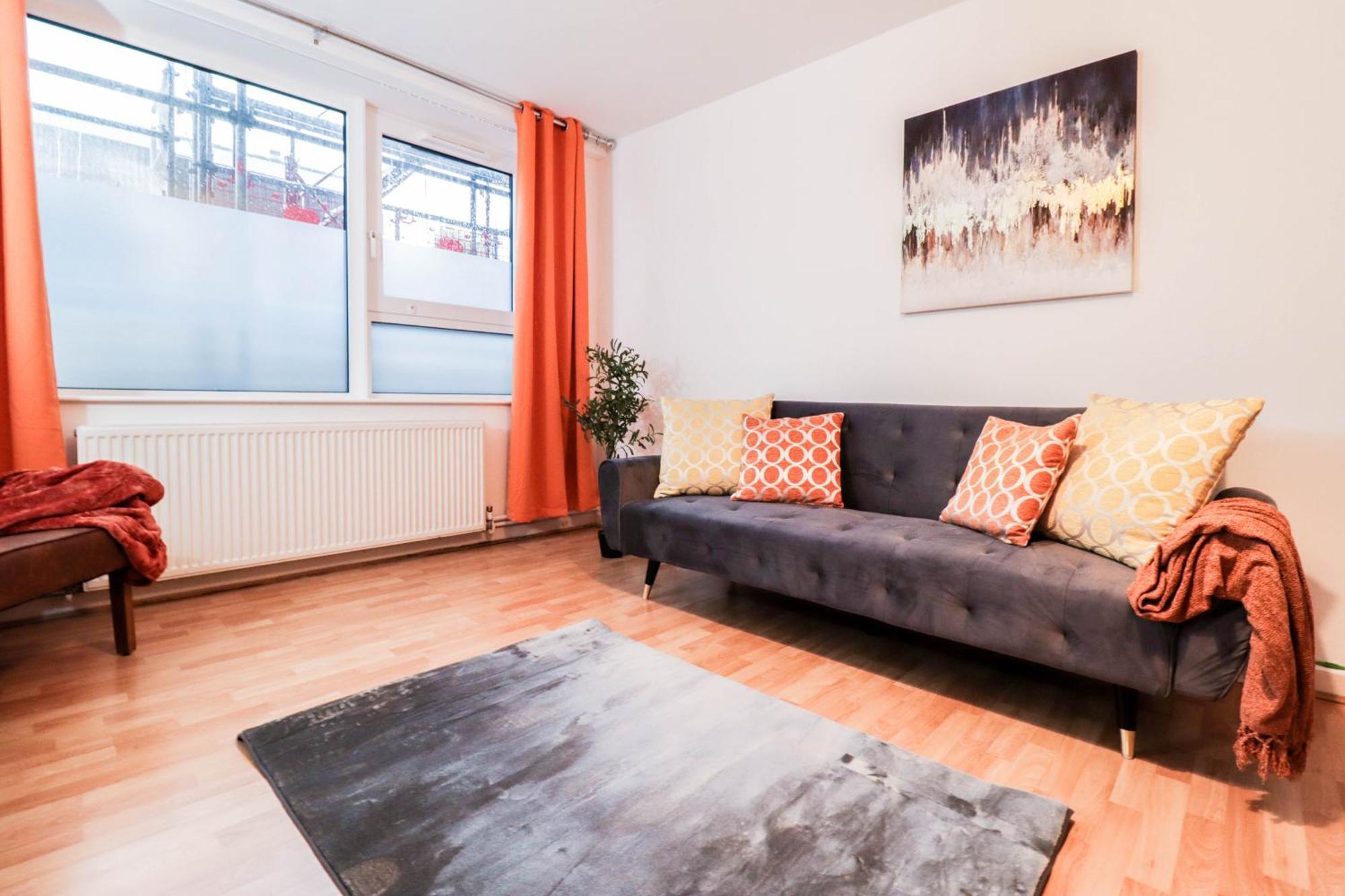 Well-presented 3-bedroom Flat! Great Location!