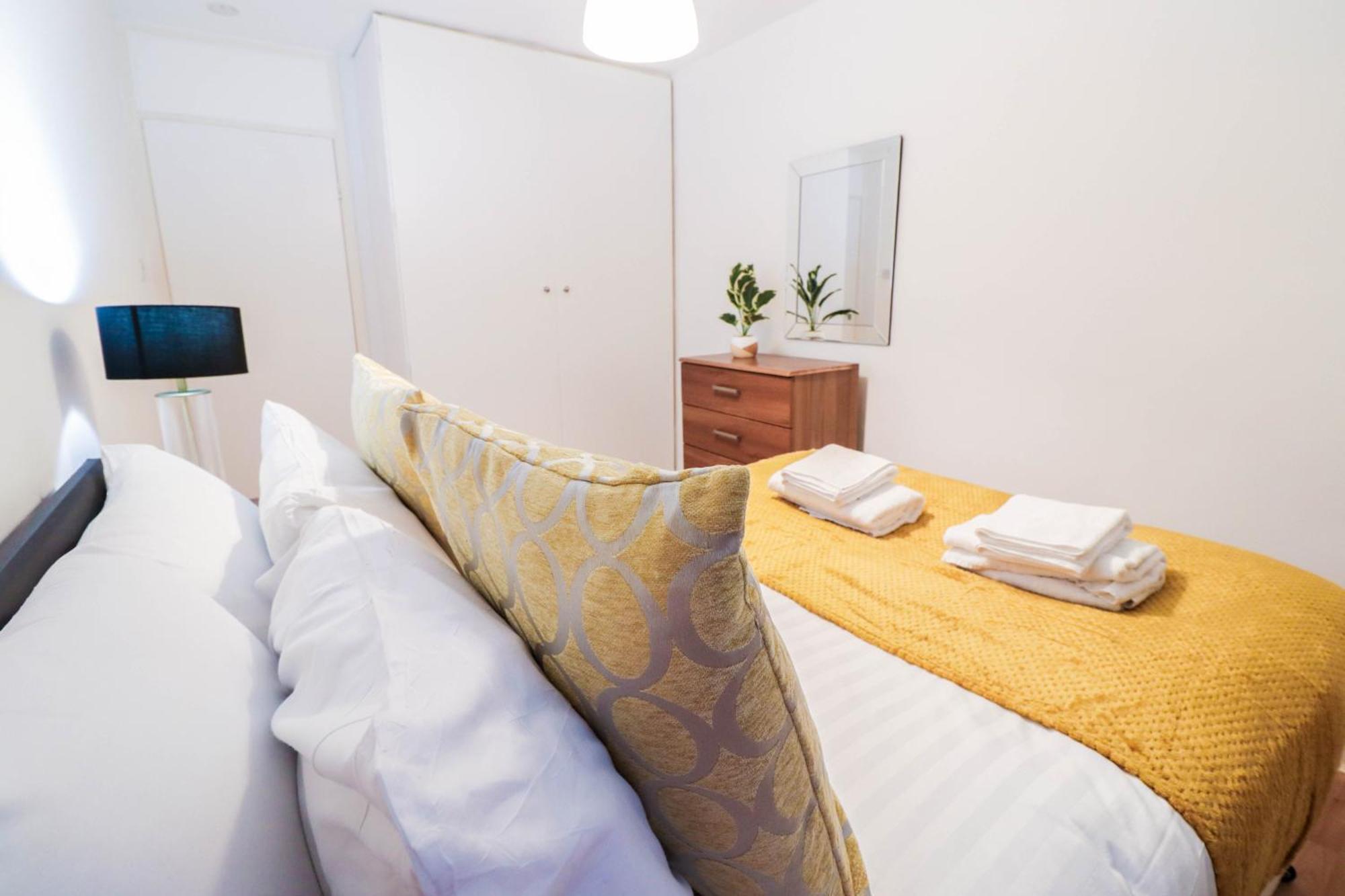 Well-presented 3-bedroom Flat! Great Location! Apartment