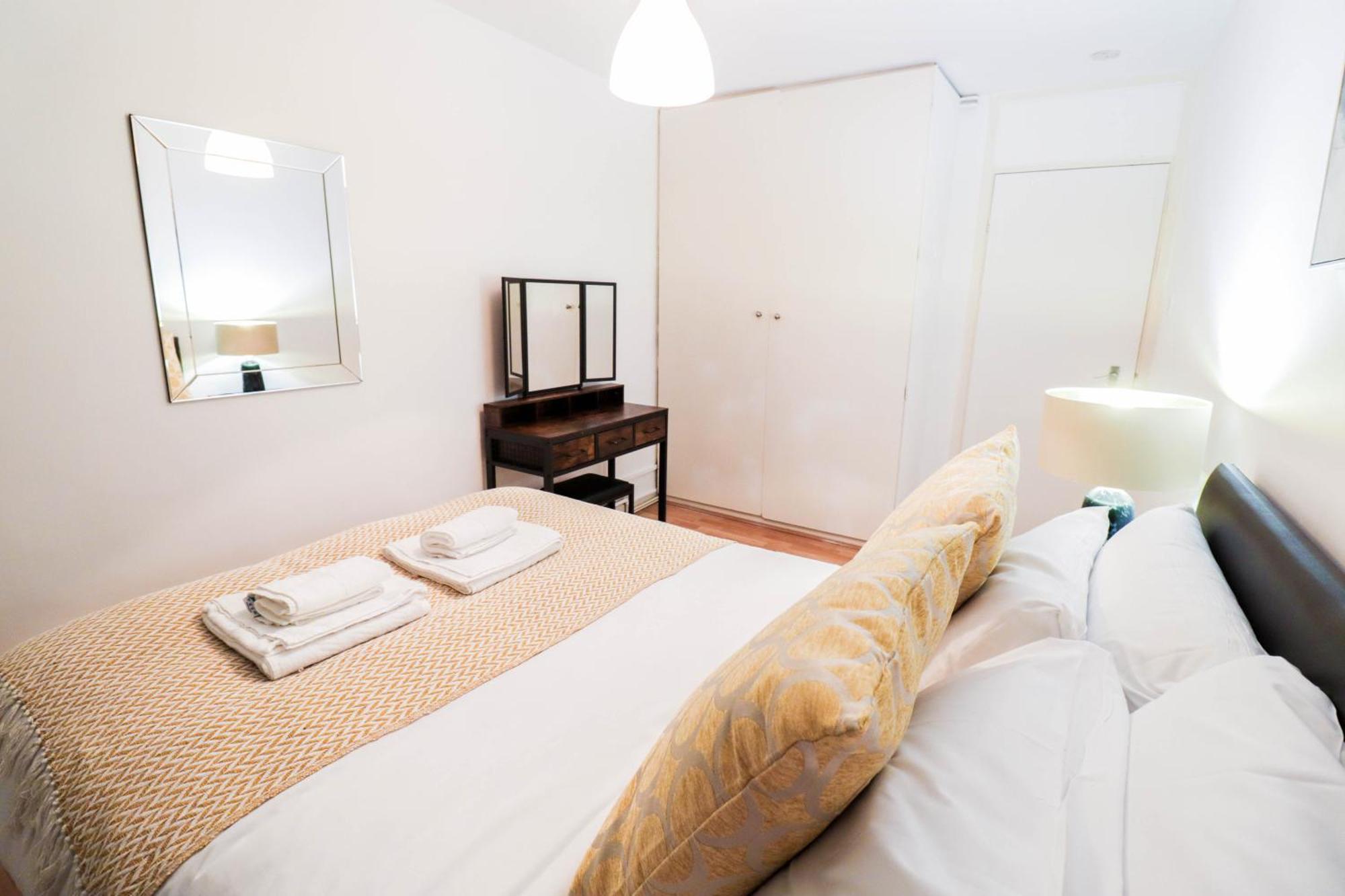 Well-presented 3-bedroom Flat! Great Location! Apartment *