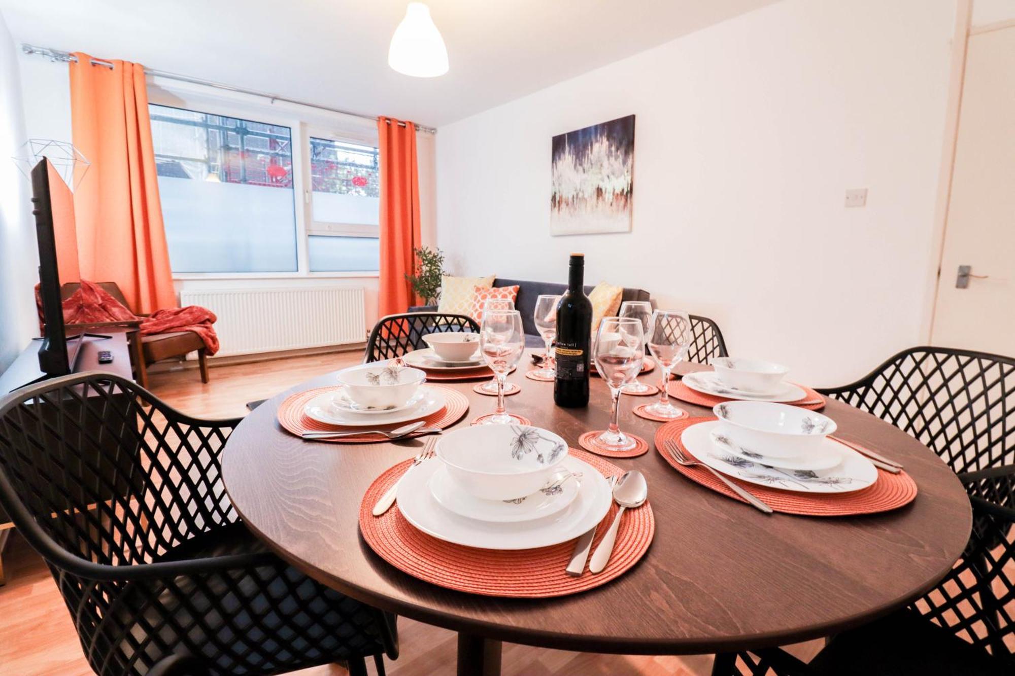Well-presented 3-bedroom Flat! Great Location!