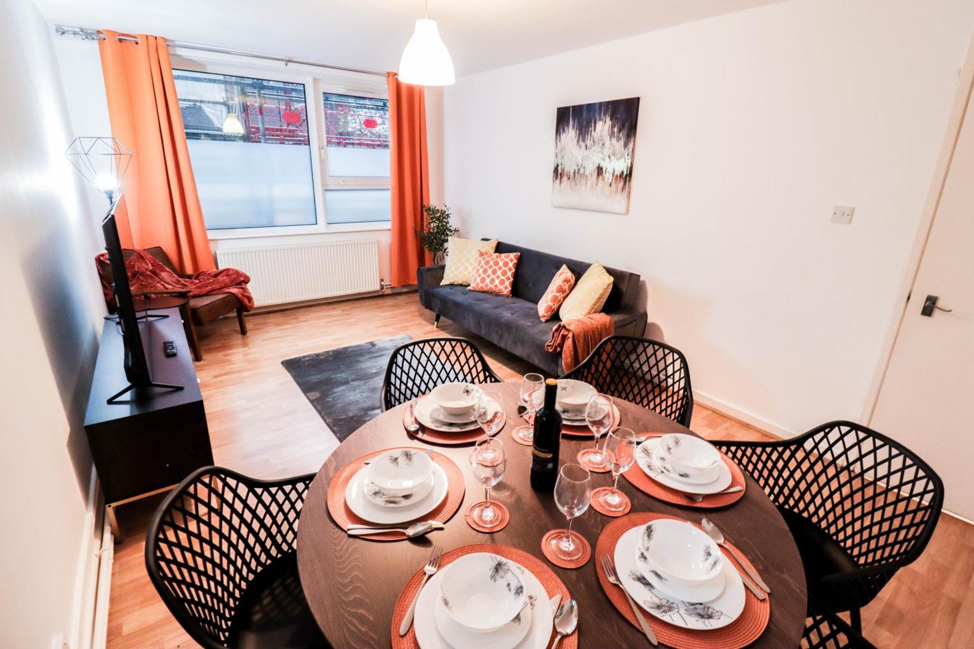 Well-presented 3-bedroom Flat! Great Location! *