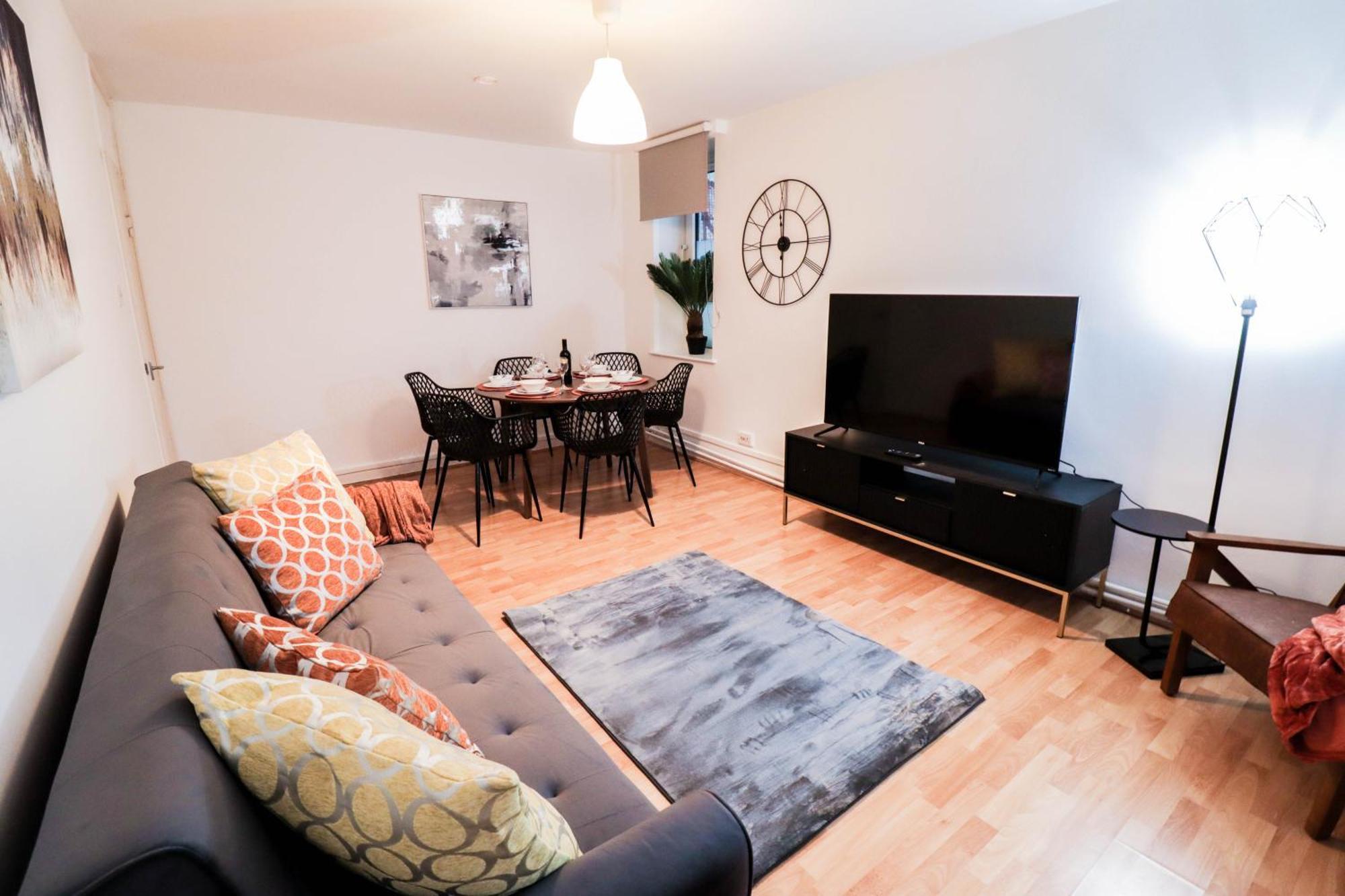 Well-presented 3-bedroom Flat! Great Location! Apartament