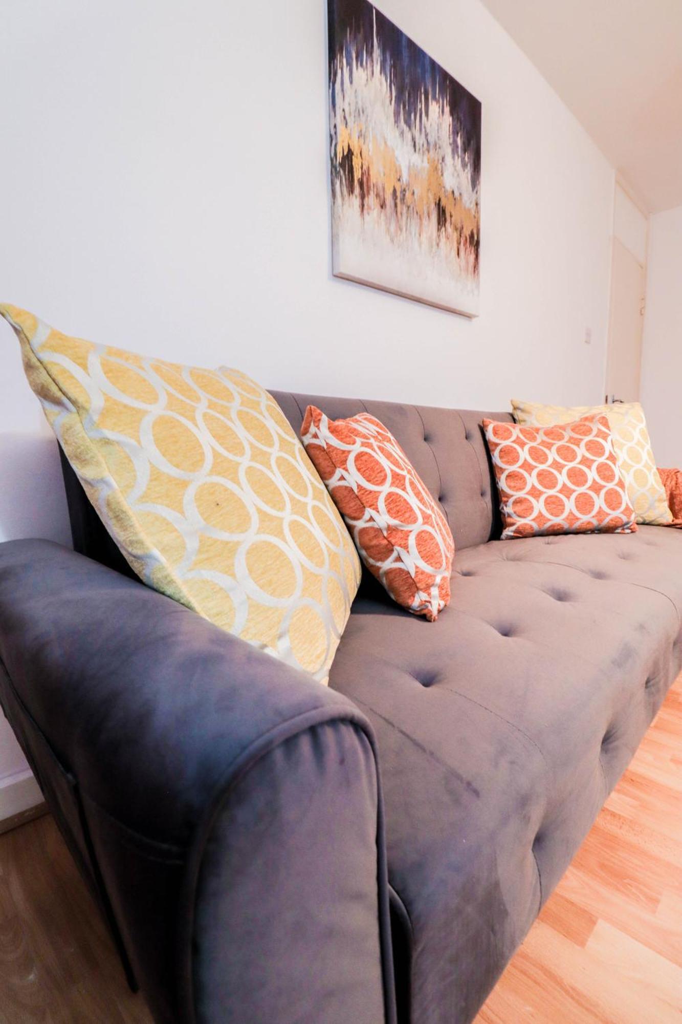 Well-presented 3-bedroom Flat! Great Location! Apartament Londra