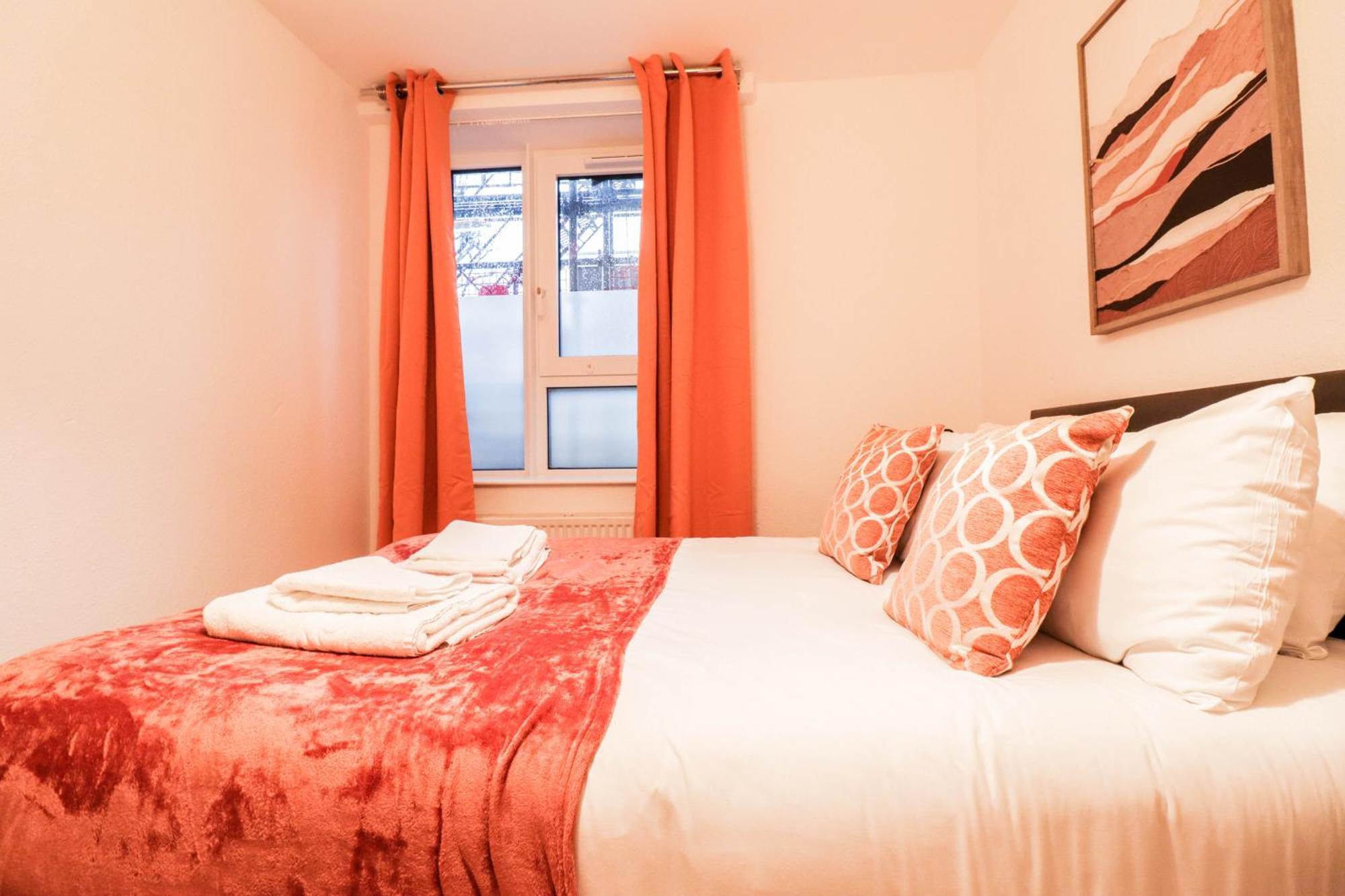 Well-presented 3-bedroom Flat! Great Location!