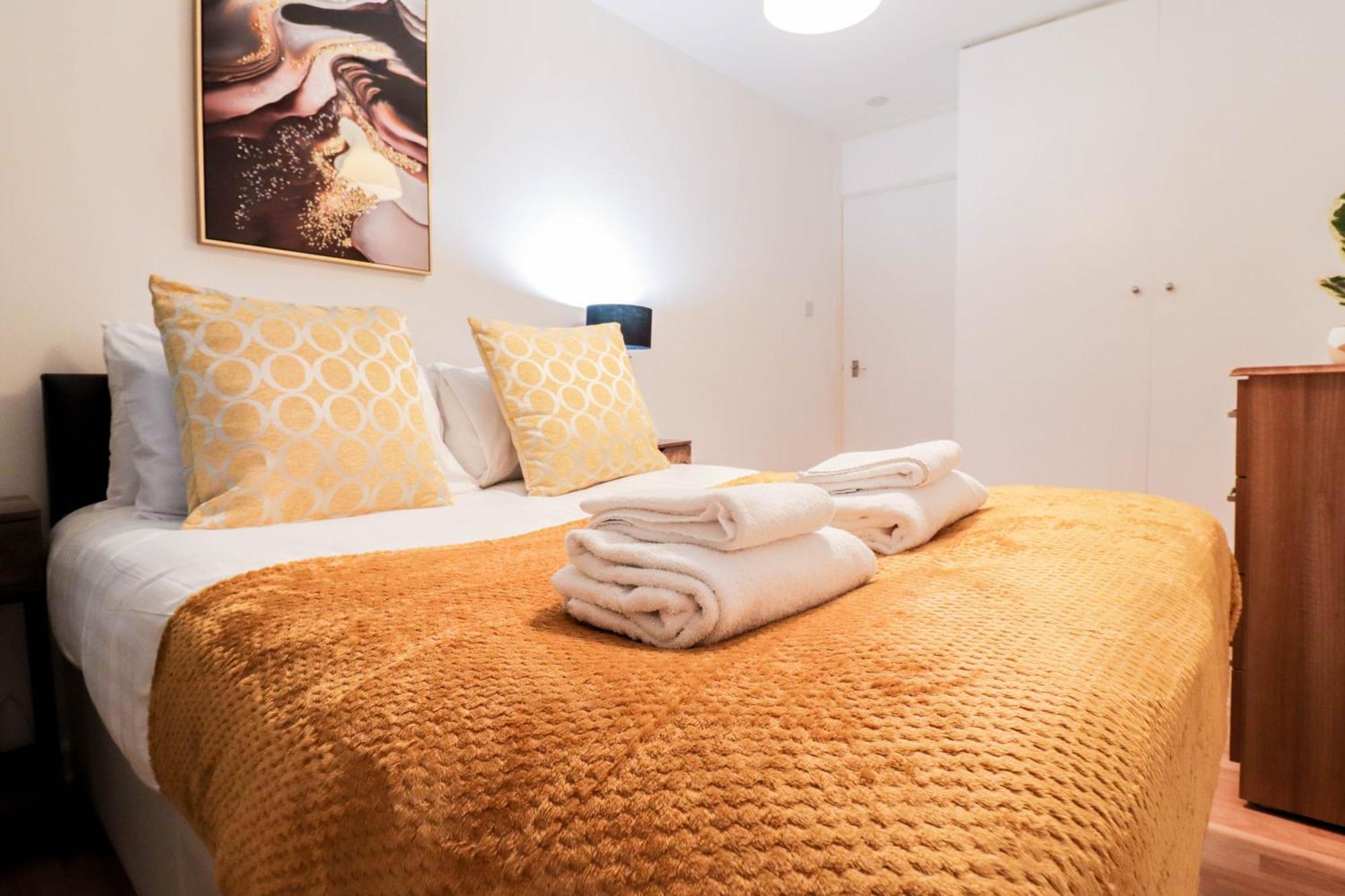 Well-presented 3-bedroom Flat! Great Location! * Londra