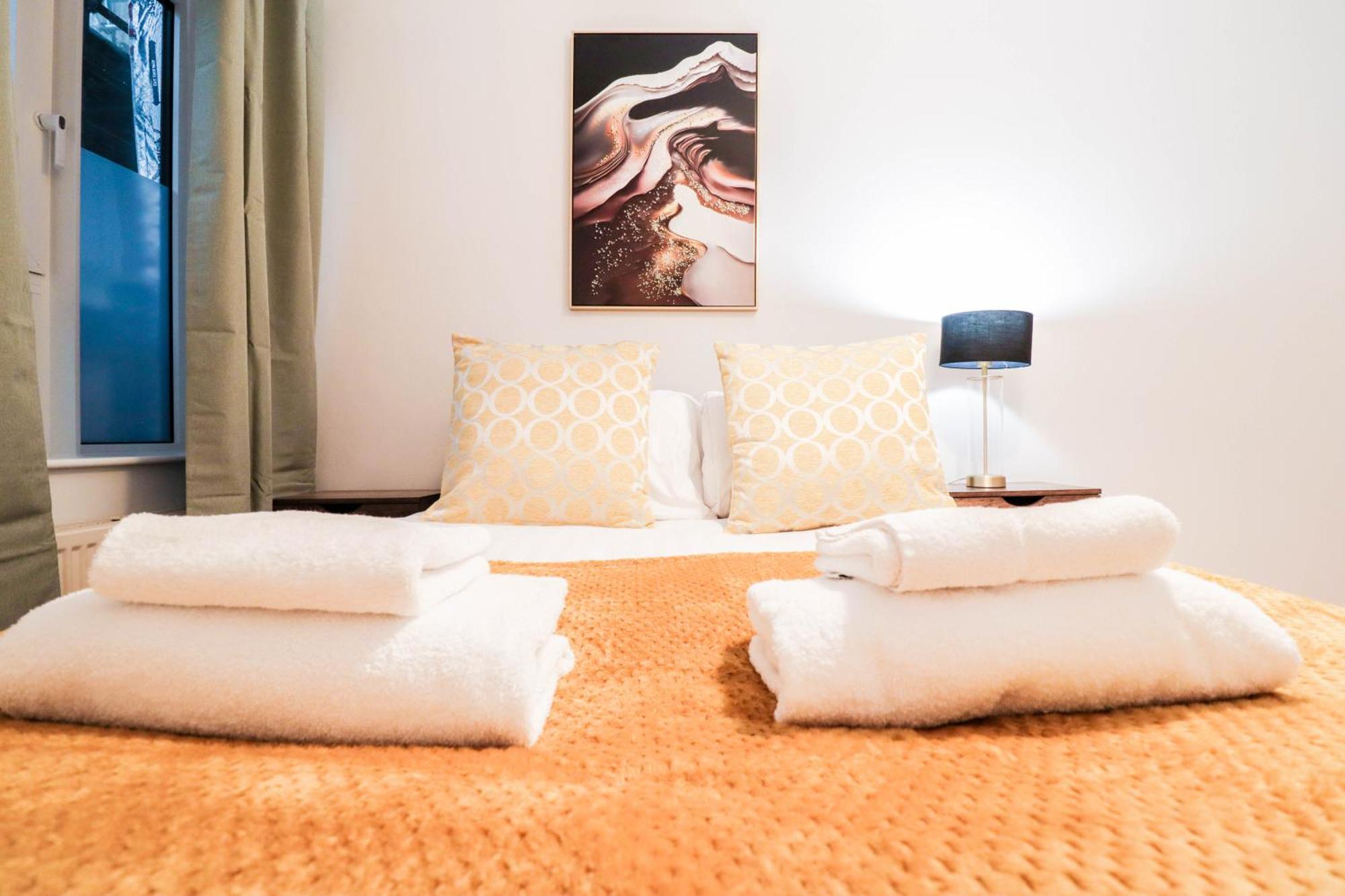 Well-presented 3-bedroom Flat! Great Location! Londra