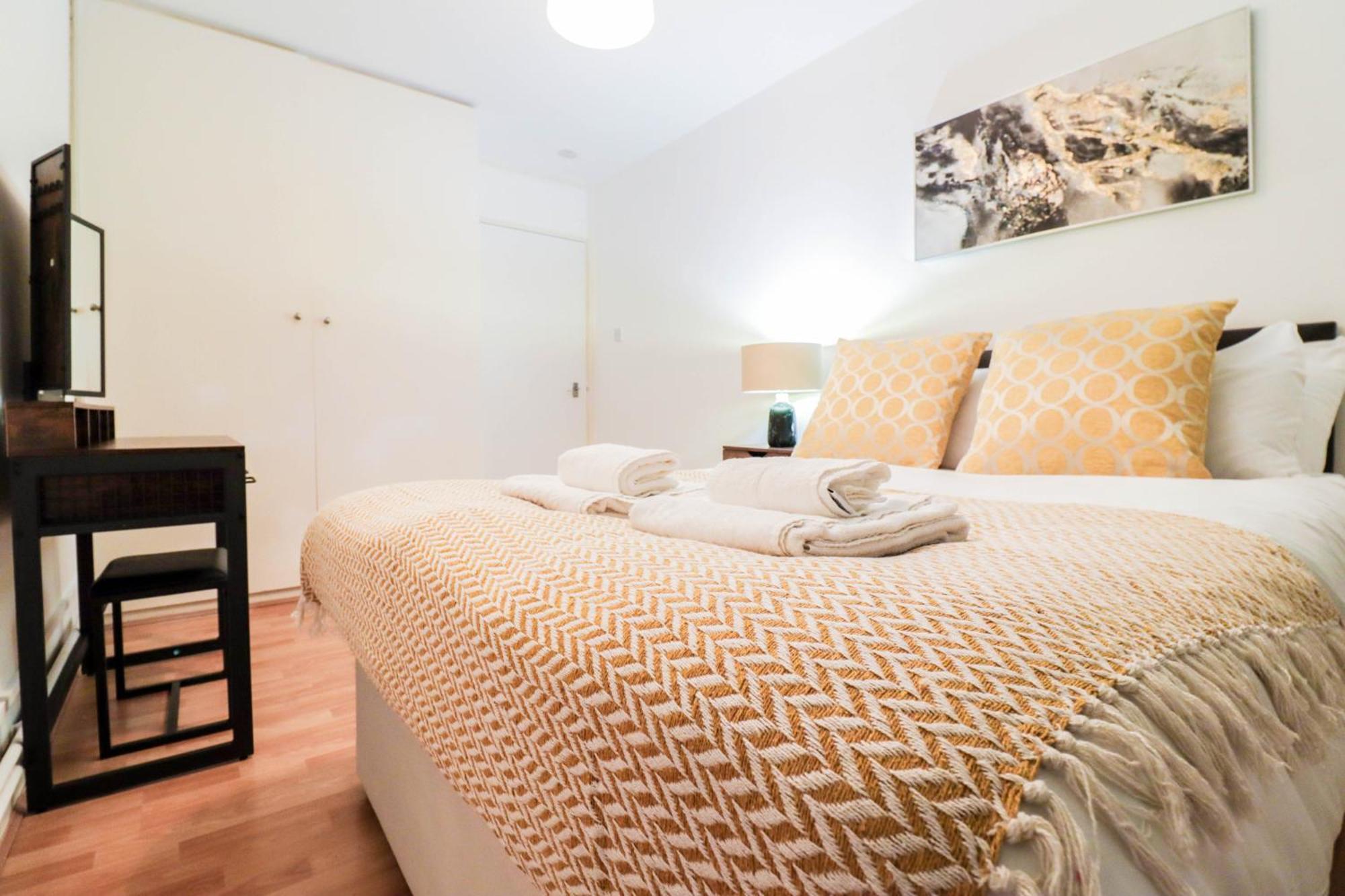 Well-presented 3-bedroom Flat! Great Location! Londra