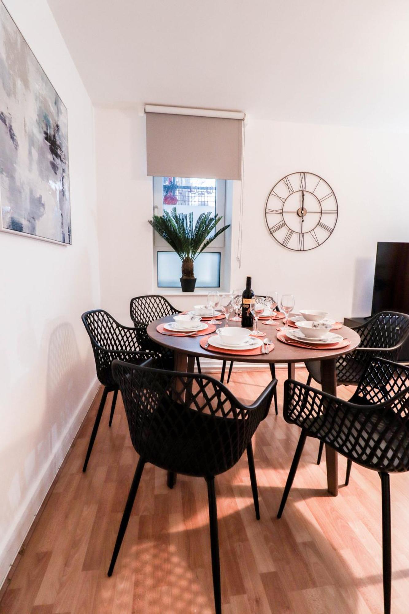 Well-presented 3-bedroom Flat! Great Location! Londra