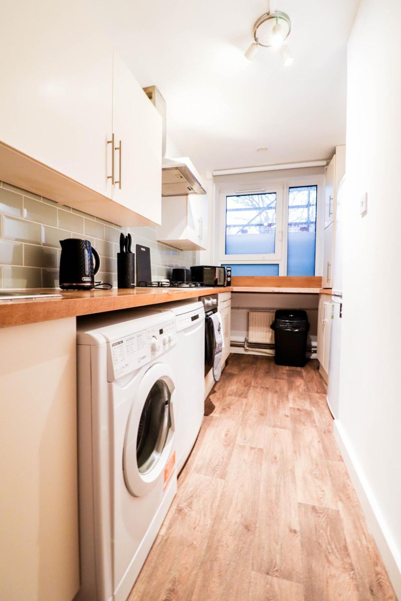 Well-presented 3-bedroom Flat! Great Location!