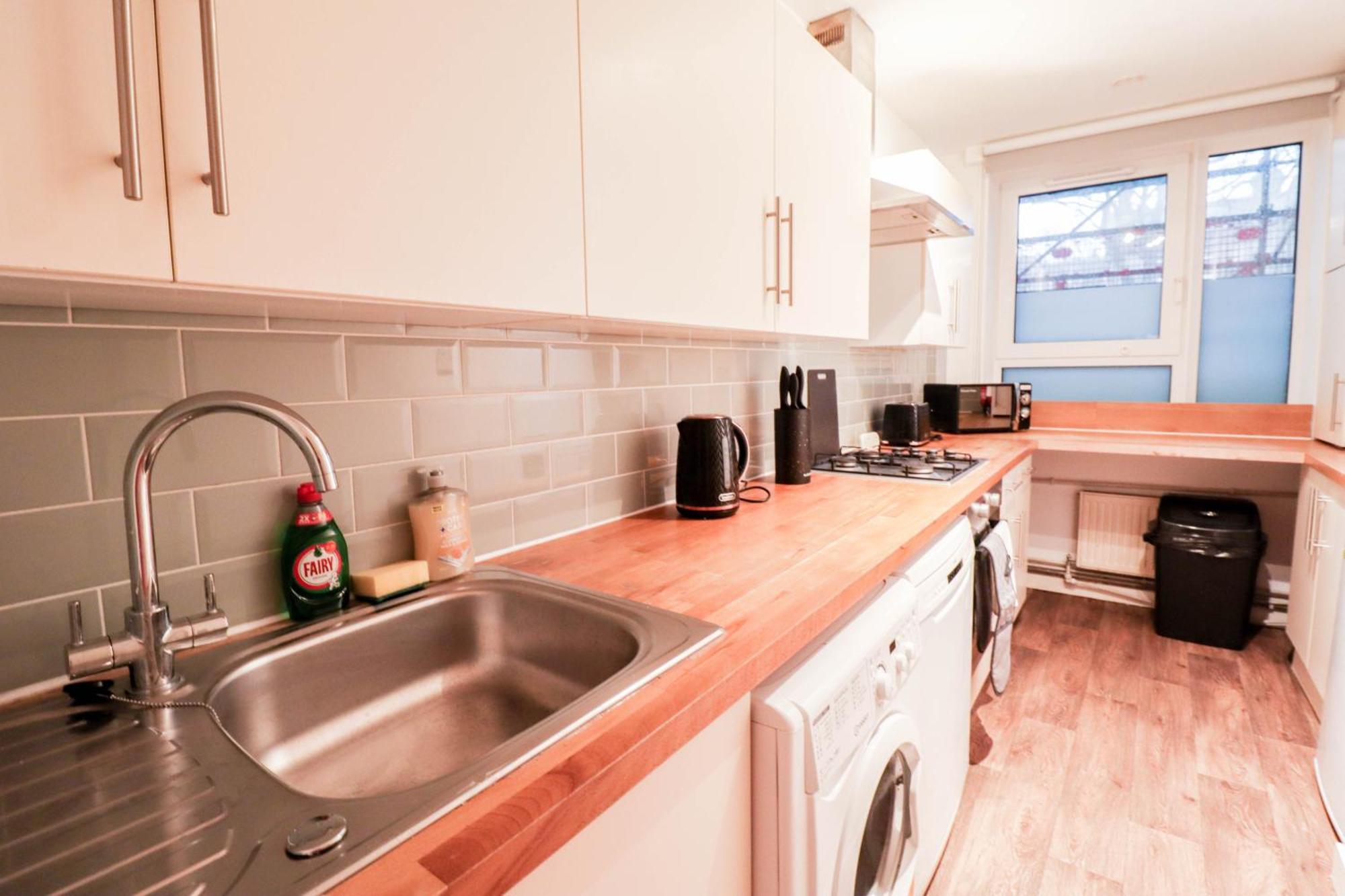 Well-presented 3-bedroom Flat! Great Location! Apartament