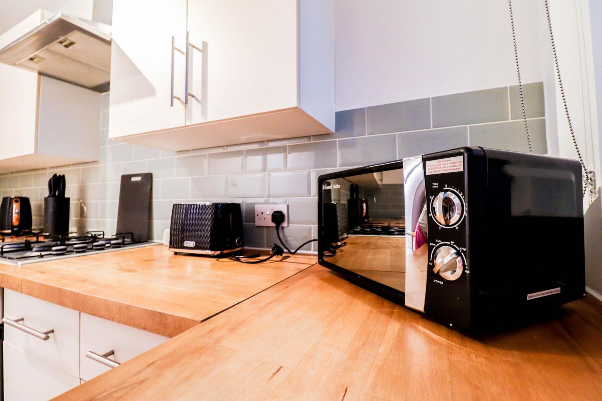 Apartament Well-presented 3-bedroom Flat! Great Location!